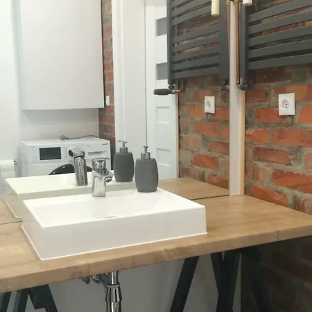 Lila シフィノウイシチェ